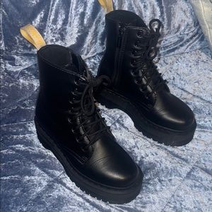 Dr. Martens Jadon Mono II
